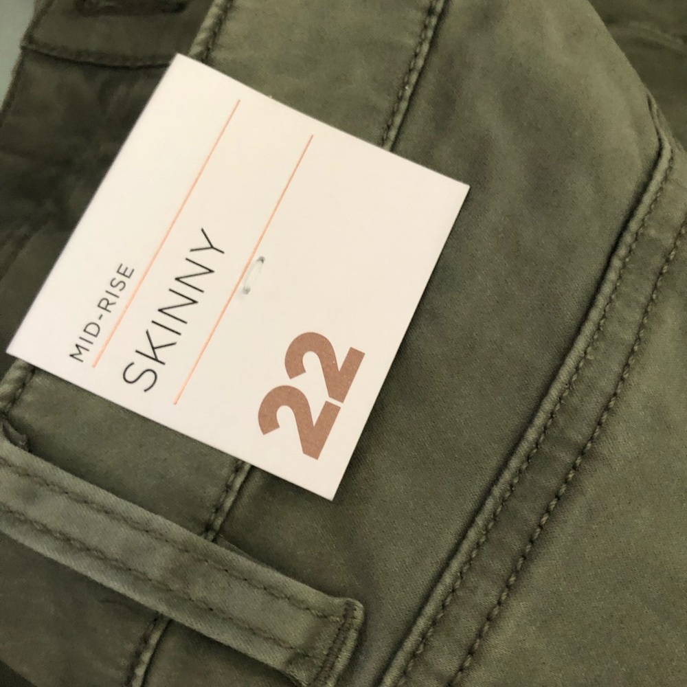 COPY - New with tags skinny jeans